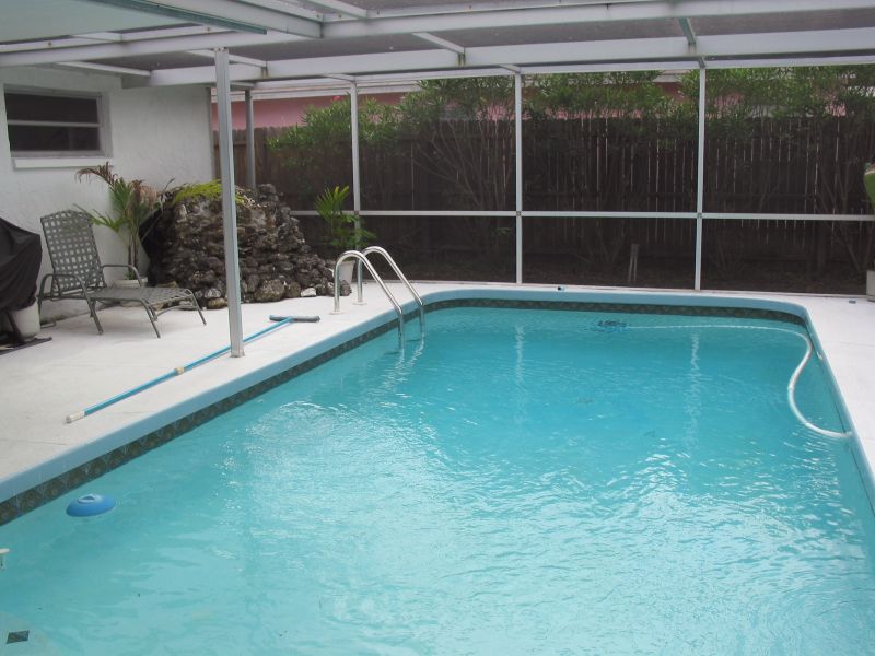 Pool Cage Repair Improves Durability and Longevity