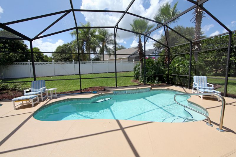 Repairing Pool Cages Enhances Safety!